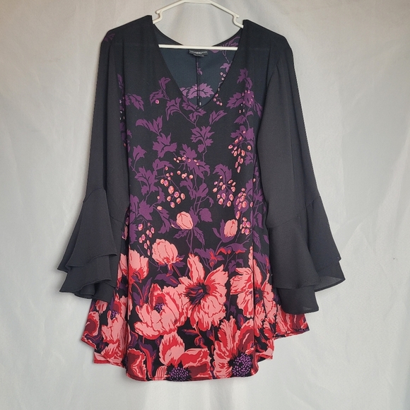 Liz Claiborne Woman Size 3X Dark Floral Ruffle 3/4 Sleeve Blouse VNeck - Picture 1 of 7